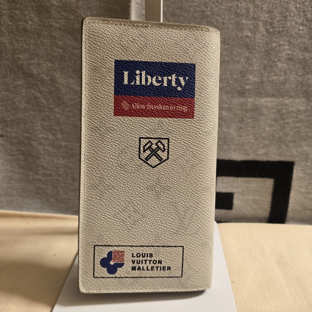 Louis Vuitton Long Wallet with Graphic Accents - EUC - Picture 2 of 7